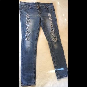 Ariya Distressed Jeans
